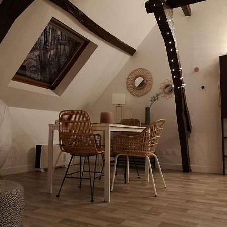 Logement Cosy Renove Au Pied De La Cathedrale Avec Climatisation Apartment Reims Ngoại thất bức ảnh